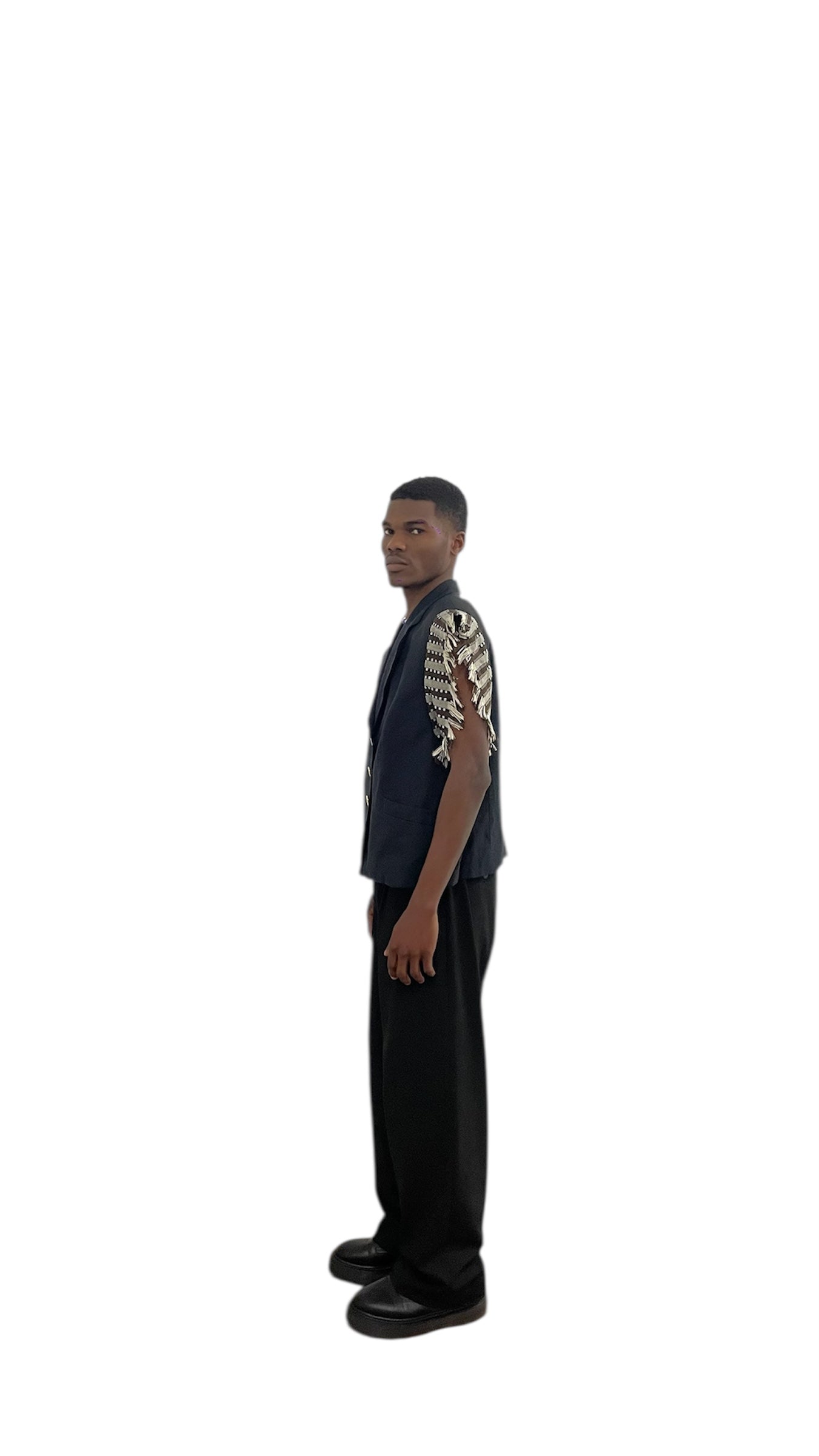 Veste noire à épaulettes